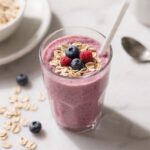Oatmeal Berry Smoothie – A Creamy, Filling Breakfast You Can Blend in Minutes