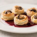 Mini Mushroom Puff Pastry Parcels With Red Wine Gravy – A Cozy, Crowd-Pleasing Appetizer