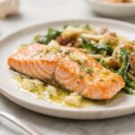 Garlic Butter Salmon in 15 Minutes Easy Quick Dinner – Fast, Flavorful, and Weeknight-Friendly