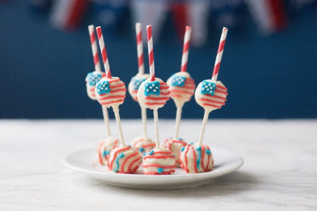4th of July Cake Pops – Cute Party Treats